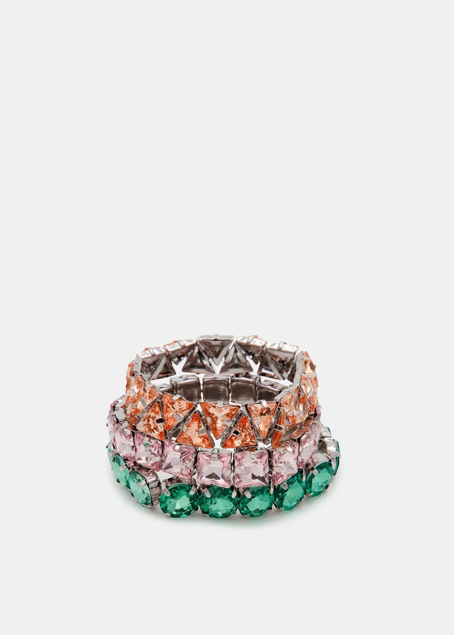 Has Bracelets