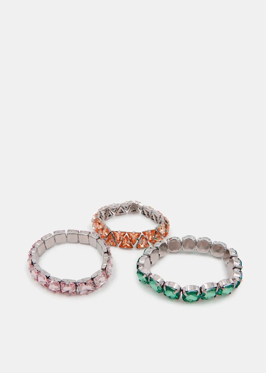 Has Bracelets