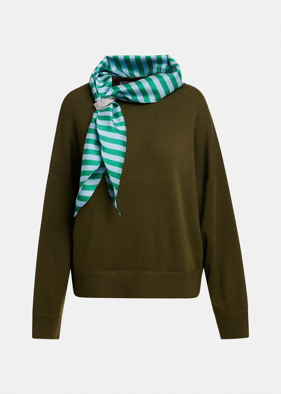 Kurtis Pullover w/ Scarf