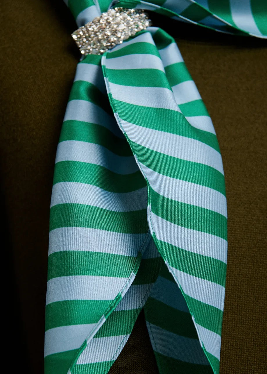 Kurtis Pullover w/ Scarf